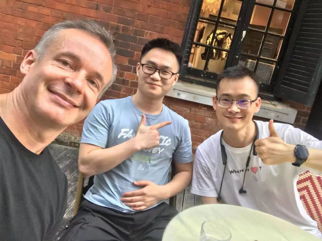 导师Pekka Santtila教授（左一）与文广居（右一）